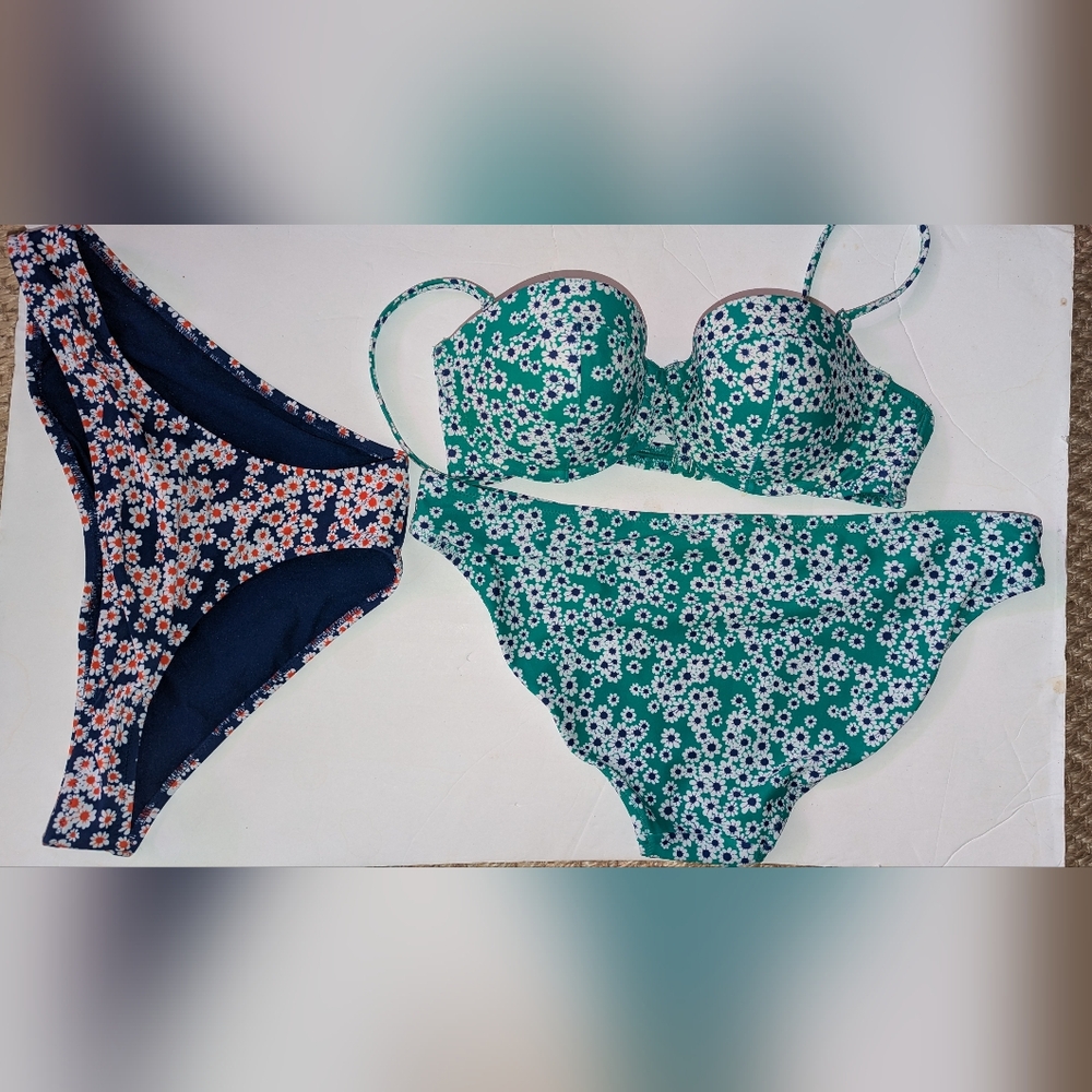 Old Navy daisy print bikini